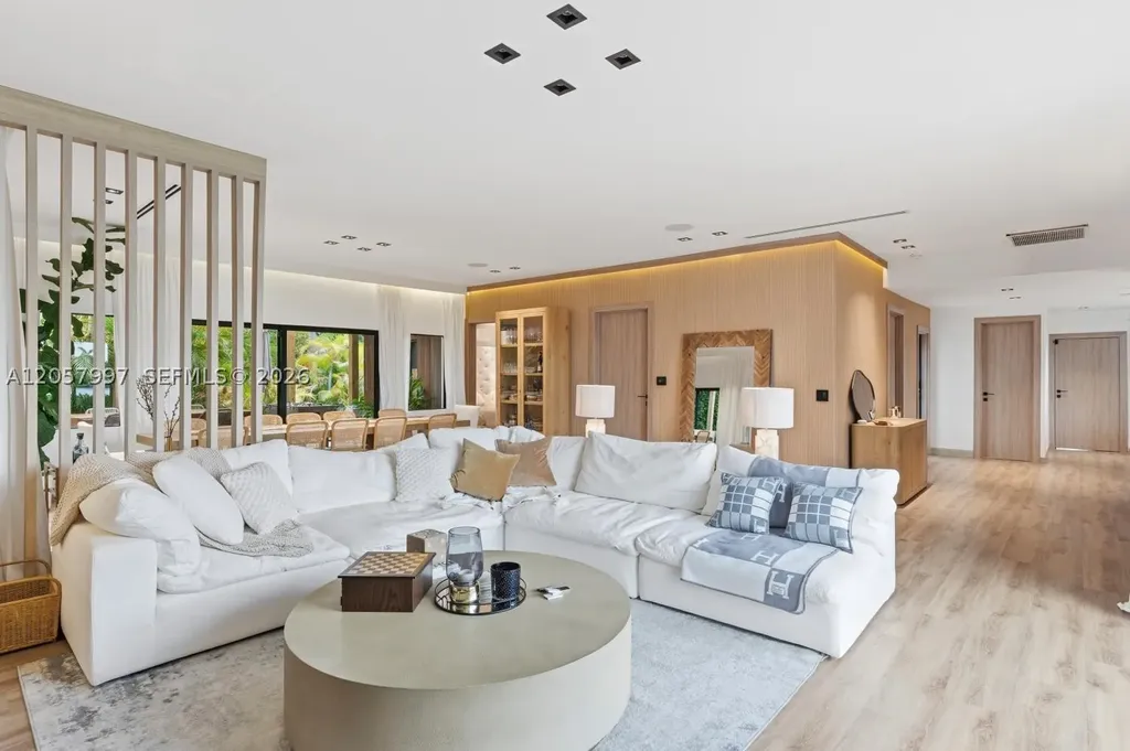 1204 S Northlake Drive Hollywood FL 33019