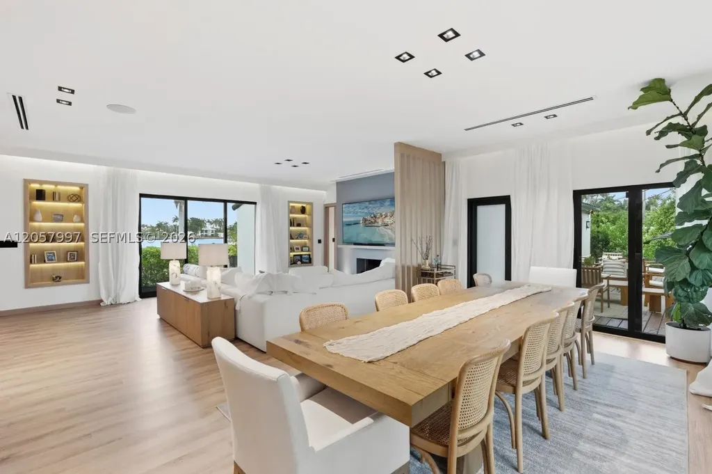 1204 S Northlake Drive Hollywood FL 33019