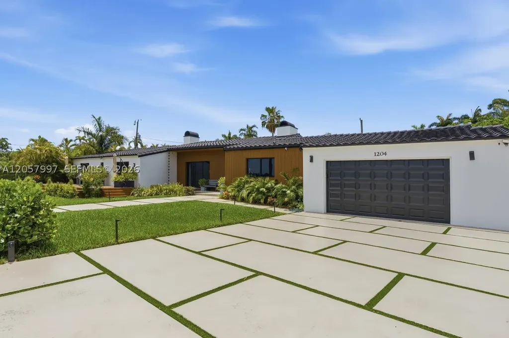 1204 S Northlake Drive Hollywood FL 33019