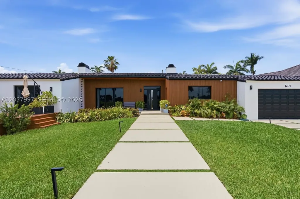 1204 S Northlake Drive Hollywood FL 33019