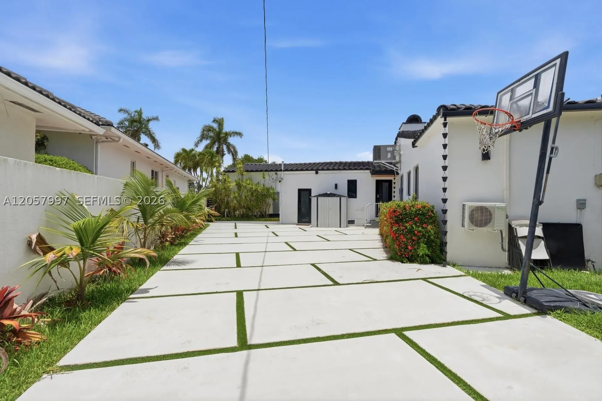 1204 S Northlake Drive Hollywood FL 33019