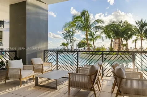 159 NE 6th Street Miami FL 33132