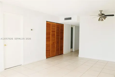 6900 Bay Drive Miami Beach FL 33141