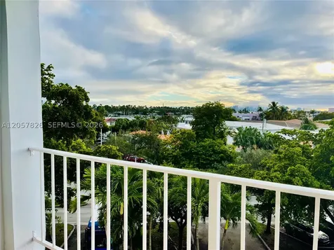 6900 Bay Drive Miami Beach FL 33141