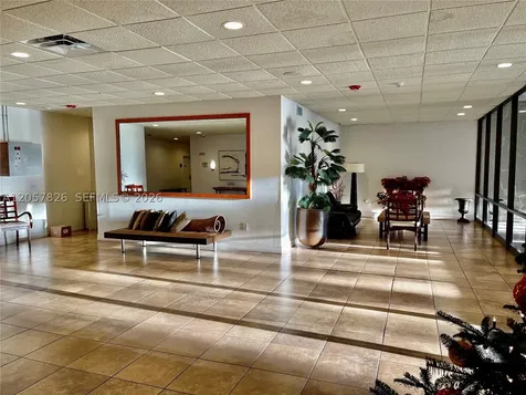 6900 Bay Drive Miami Beach FL 33141