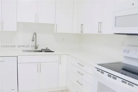 6900 Bay Drive Miami Beach FL 33141