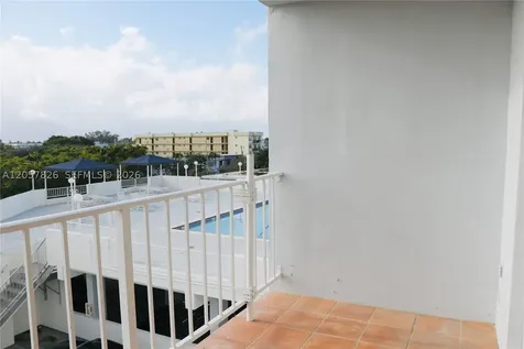 6900 Bay Drive Miami Beach FL 33141