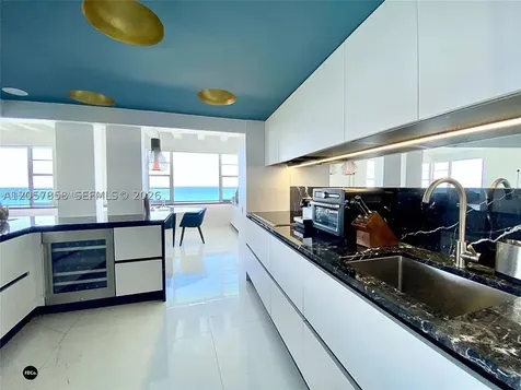 5255 Collins Avenue Miami Beach FL 33140