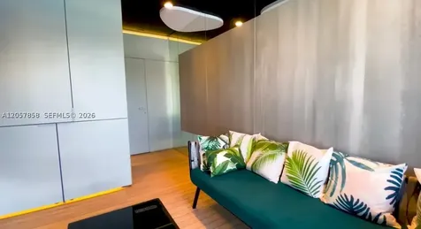 5255 Collins Avenue Miami Beach FL 33140