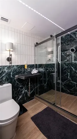 5255 Collins Avenue Miami Beach FL 33140