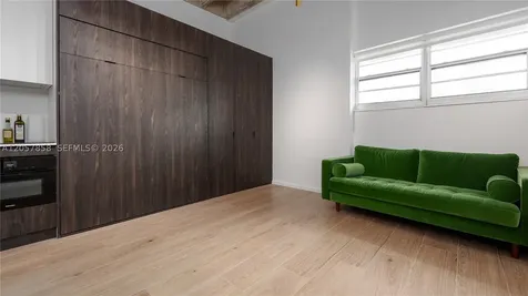 5255 Collins Avenue Miami Beach FL 33140