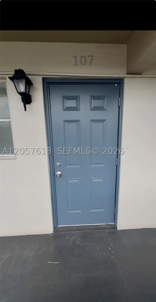 8060 N Colony Circle N Tamarac FL 33321