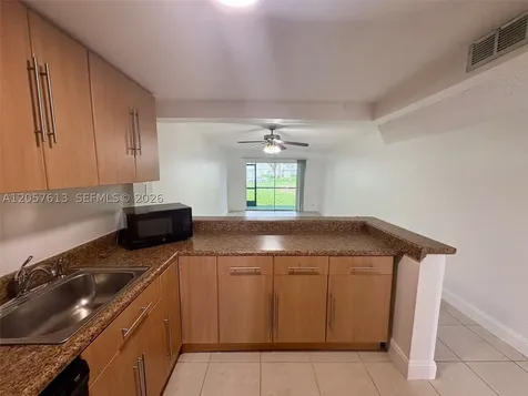 8060 N Colony Circle N Tamarac FL 33321