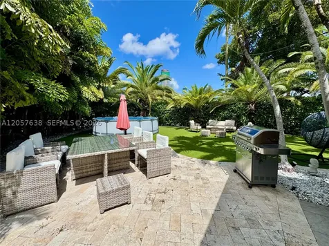 1800 SW 5th Avenue Miami FL 33129
