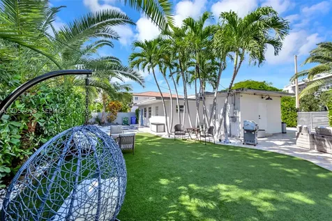 1800 SW 5th Avenue Miami FL 33129