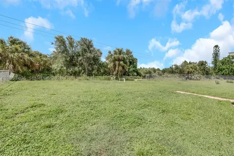 1807 NE 28th Street Cape Coral FL 33909