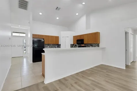 1807 NE 28th Street Cape Coral FL 33909