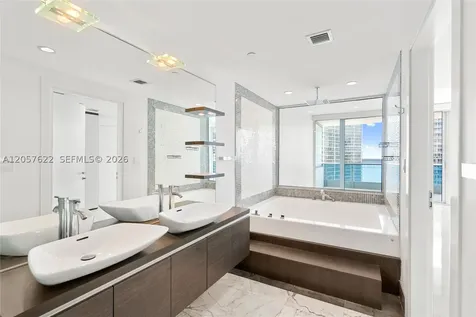 200 Biscayne Boulevard Way Miami FL 33131