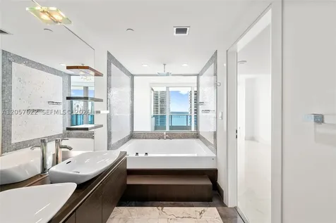 200 Biscayne Boulevard Way Miami FL 33131