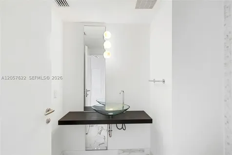 200 Biscayne Boulevard Way Miami FL 33131