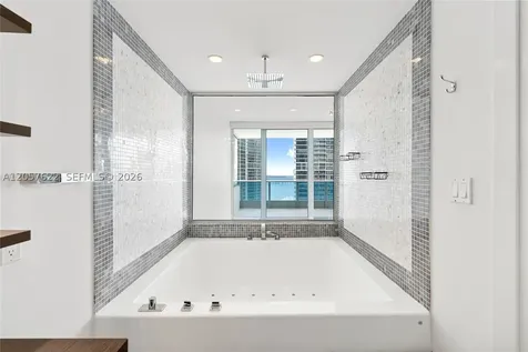 200 Biscayne Boulevard Way Miami FL 33131
