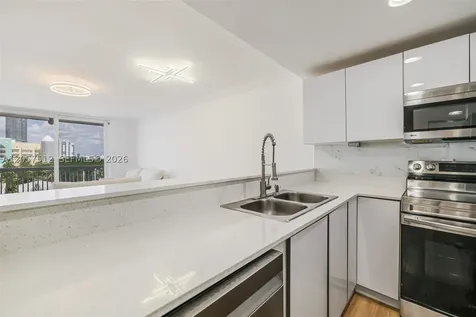 401 Ocean Drive Miami Beach FL 33139