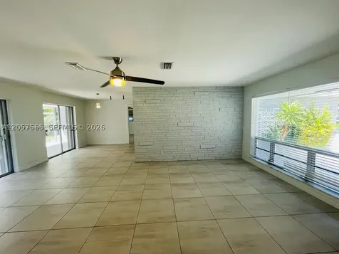 1900 NE 41st Street Oakland Park FL 33308