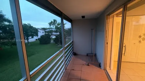 125 Canterbury E West Palm Beach FL 33417