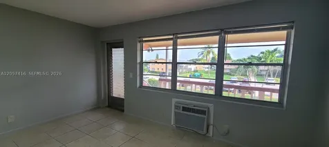 125 Canterbury E West Palm Beach FL 33417