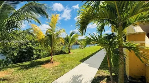 15635 SW 74 Circle Miami FL 33193