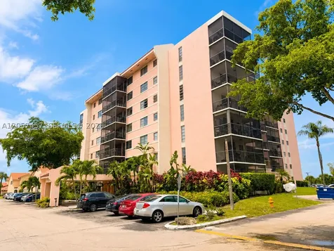 20840 San Simeon Way Miami FL 33179