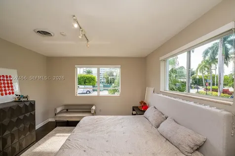 9520 E Broadview Drive Bay Harbor Islands FL 33154