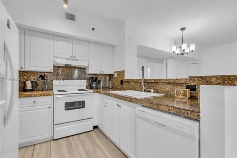 19501 E Country Club Drive Aventura FL 33180