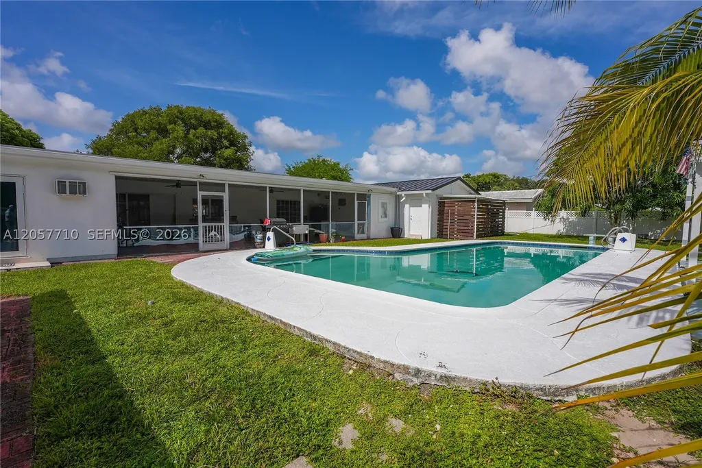5001 Madison Street Hollywood FL 33021