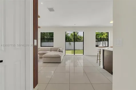 10204 NW 86th Street Doral FL 33178