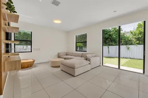 10204 NW 86th Street Doral FL 33178