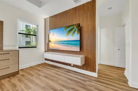 10204 NW 86th Street Doral FL 33178
