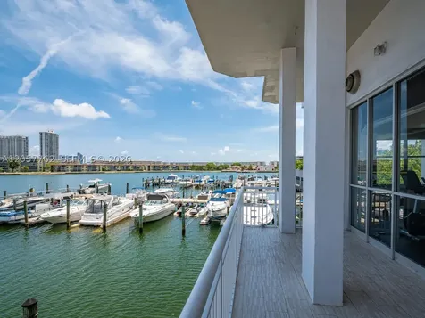 18071 Biscayne Boulevard Aventura FL 33160