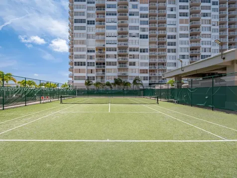 18071 Biscayne Boulevard Aventura FL 33160