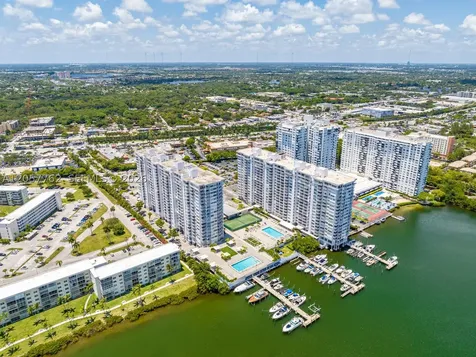 18071 Biscayne Boulevard Aventura FL 33160