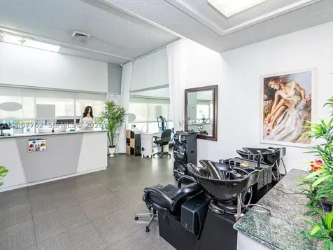 18071 Biscayne Boulevard Aventura FL 33160