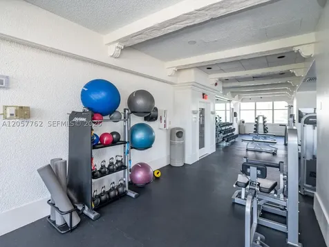 18071 Biscayne Boulevard Aventura FL 33160