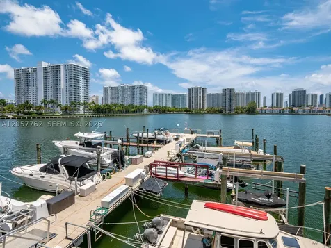 18071 Biscayne Boulevard Aventura FL 33160