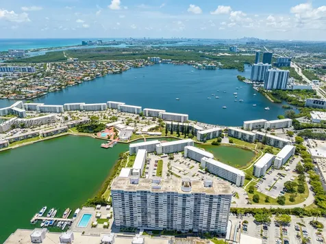 18071 Biscayne Boulevard Aventura FL 33160