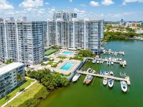 18071 Biscayne Boulevard Aventura FL 33160