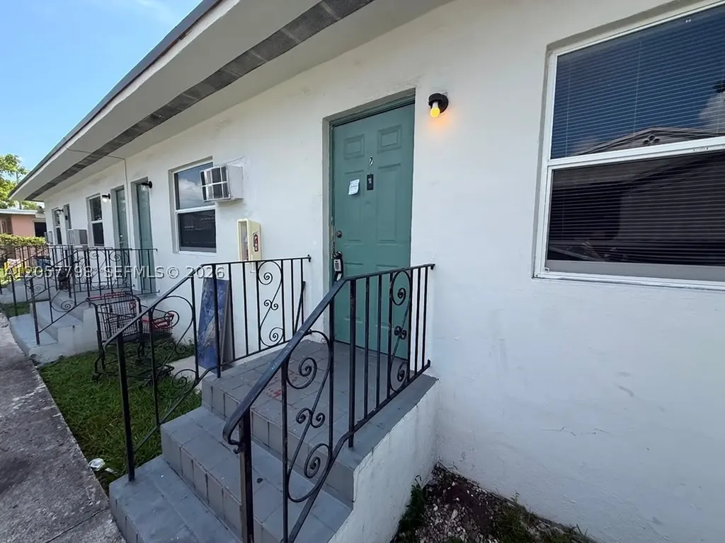 2140 NW 24th Street Miami FL 33142