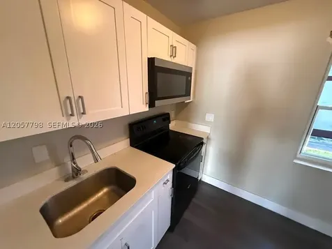 2140 NW 24th Street Miami FL 33142