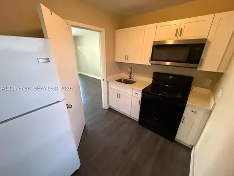 2140 NW 24th Street Miami FL 33142