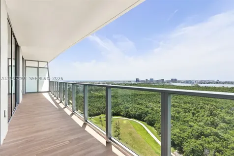 2411 Laguna Circle North Miami FL 33181