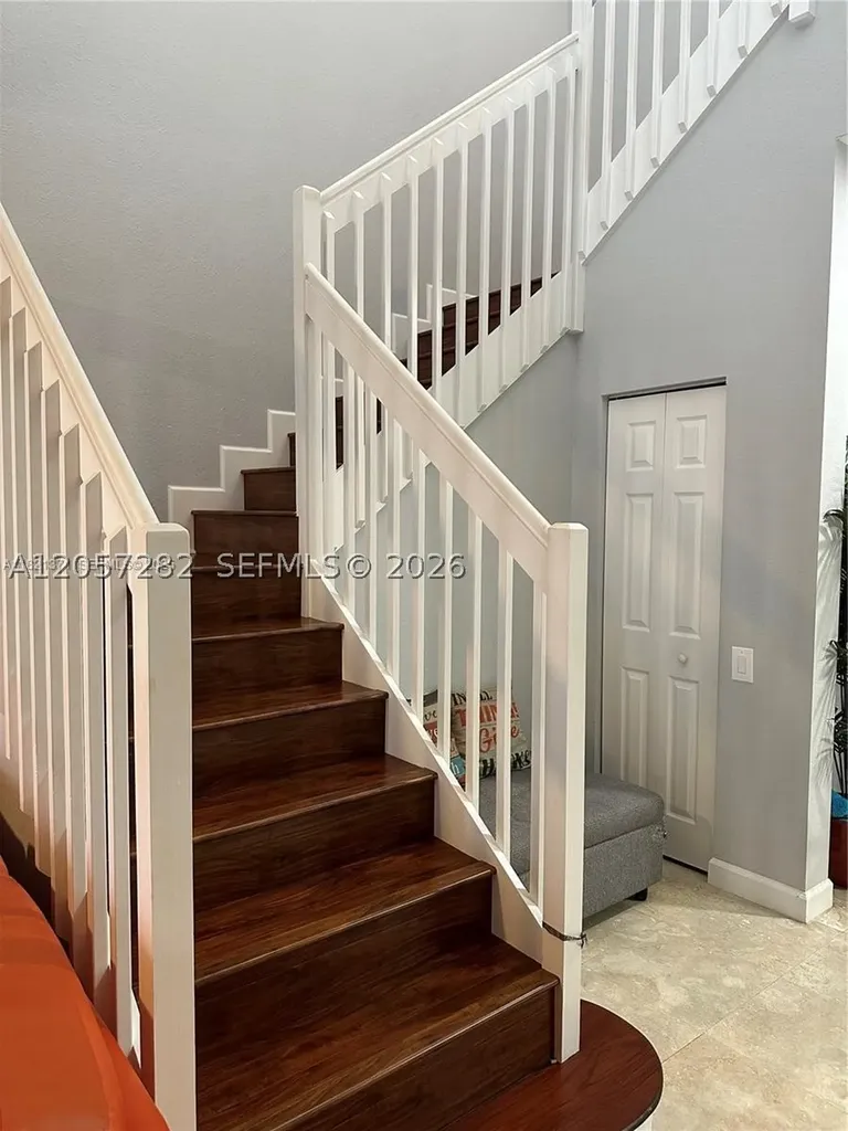 957 N Harbor View Hollywood FL 33019